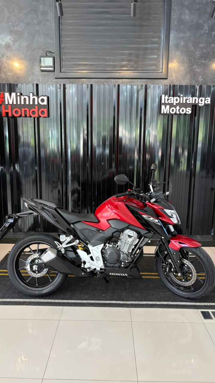 CB 300F CBS